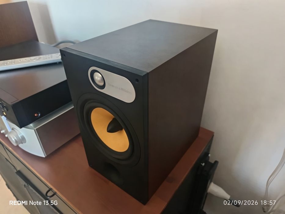 Colunas Bowers Wilkins 685