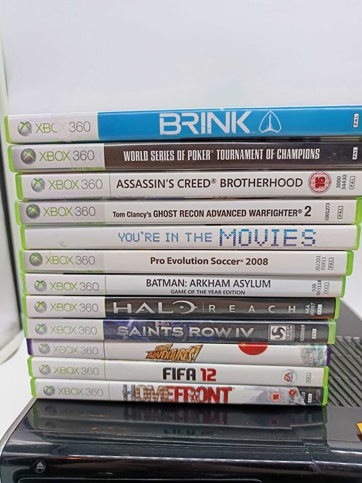 Konsola Xbox 360 S 250 GB + 2 pady + zestaw gier + sensor kinect