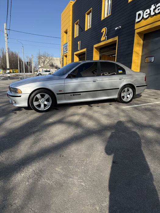 Продам бмв е39 2001год