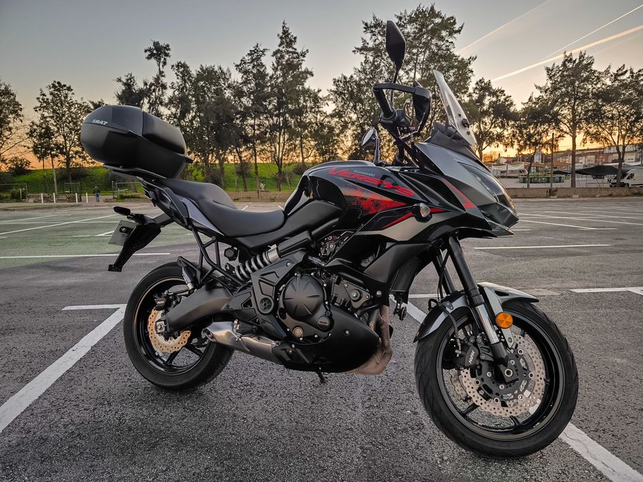 Kawasaki Versys 650 com Top Case Shad SH47