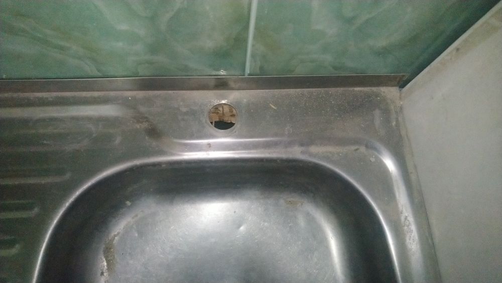 Мойка кухонна з нержавійки.