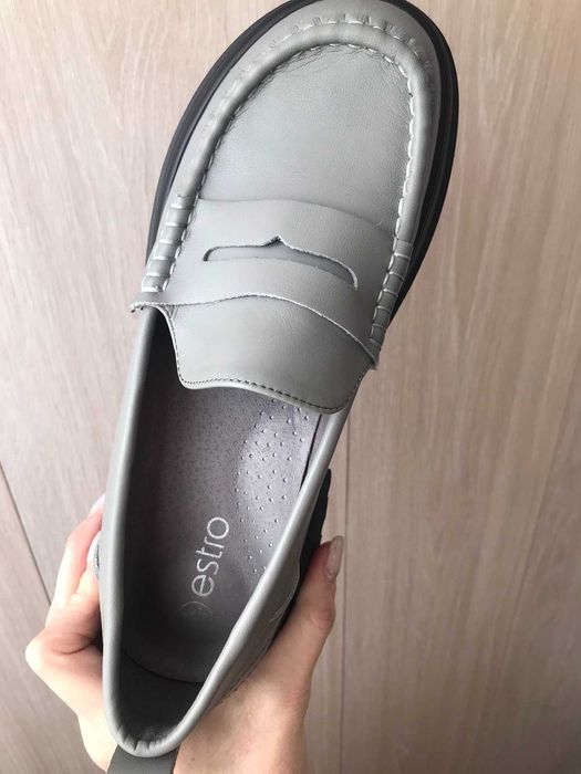 Туфлі (лофери). Estro