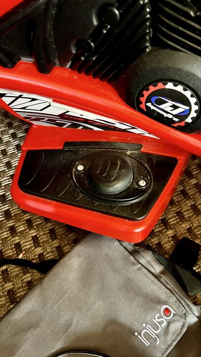 Mota quadriciclo Injusa The Beast 12V - impecavel com garantia