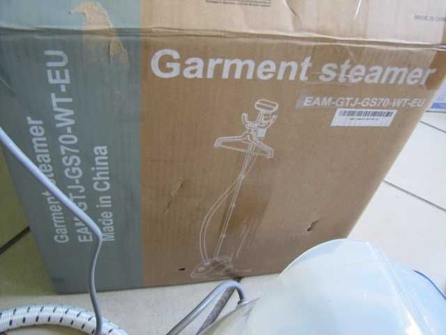 Żelazko parowe steamer Pionowa prasownica parowa o mocy 1500 W, zbiornik 1,7 l zapewnia 55 minut ciągłej pary