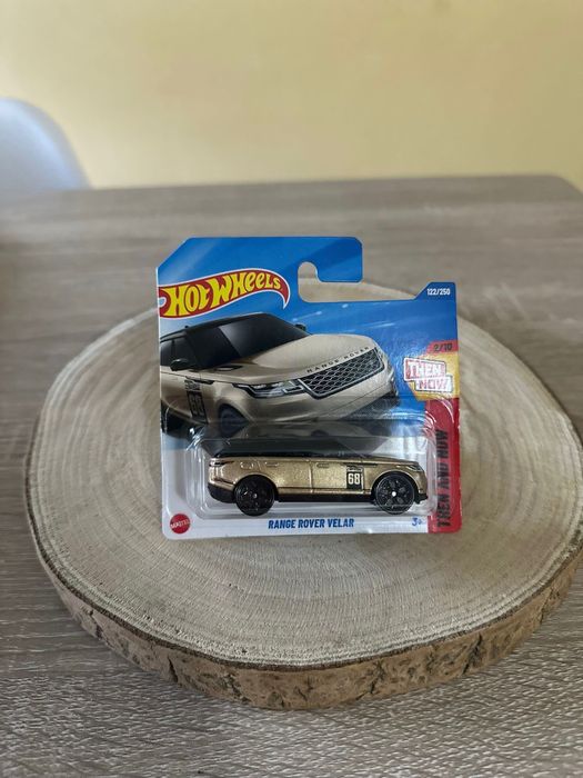 Miniatura Hot Wheels Range Rover Velar