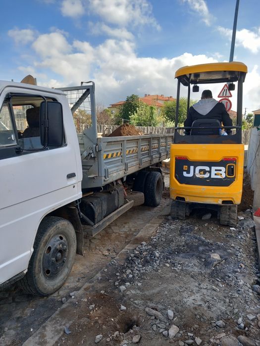 Aluguer de camião grua, carrinha basculante e mini giratória