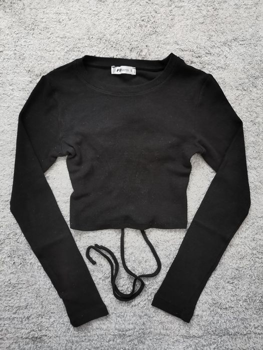 Czarny crop top S 36 wiązany na placach New Yorker długi rękaw