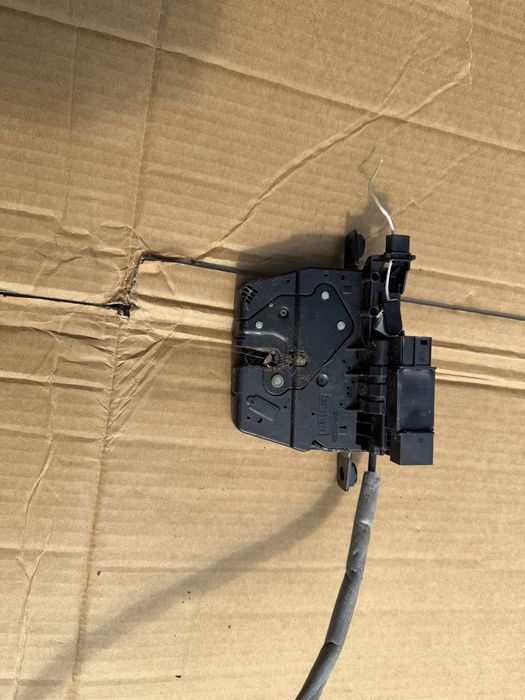 Fechadura Elétrica da Mala BMW Original – Ref. 51247269543