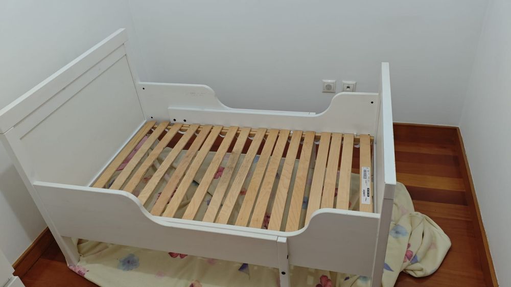 Cama de criança extensível.