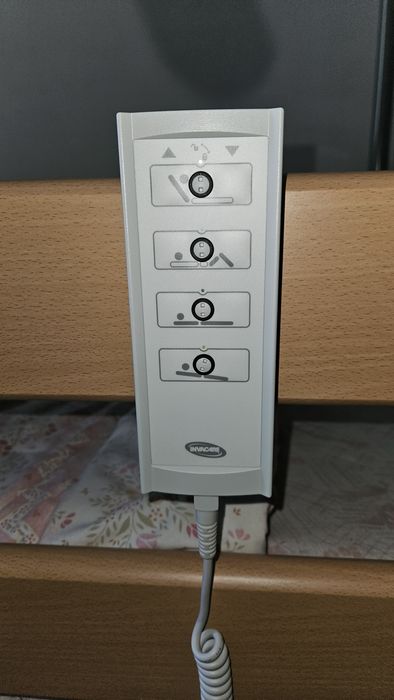 Cama hospitalar com  Elevação Eléctrica
