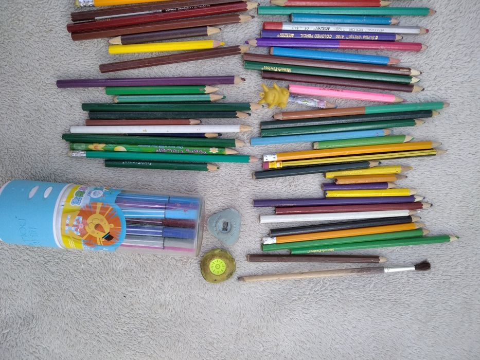 1 пакетом карандаш фломастер разных годов