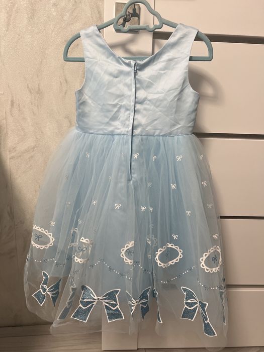 Святкова сукня на дівчинку