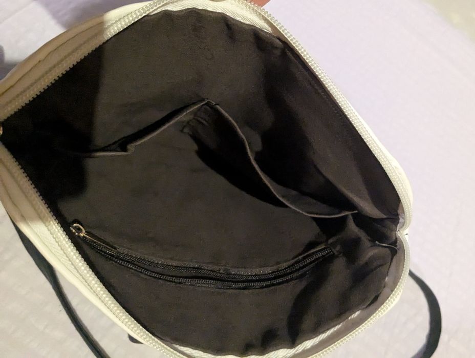 Torebka damska listonoszka biało-czarna ze złotym