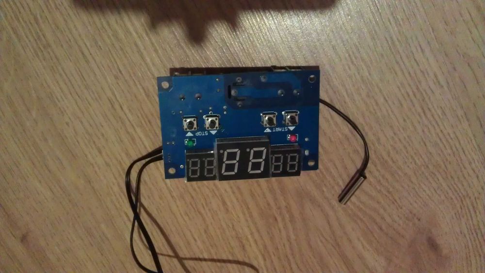 Терморегулятор 3 LED дисплея цифровой новый