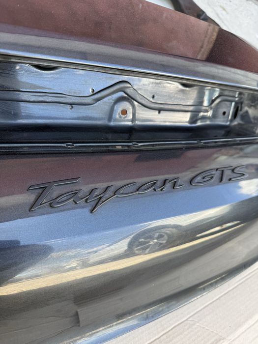 Кришка багажника кляпа Porsche Tacan Cross Tourismo GTS