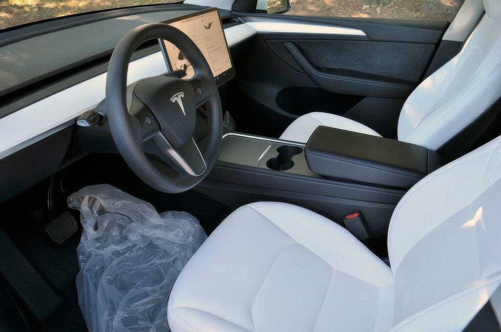 Tesla Model Y Long Range      2023