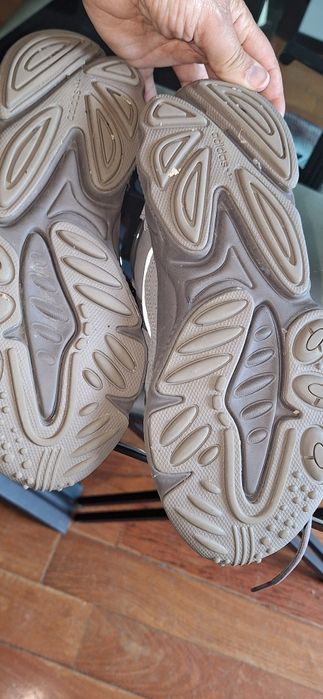 Sapatilhas cinzentas Adidas em pele