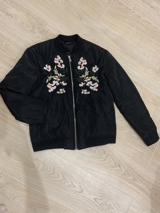 Бомбер дівчинці