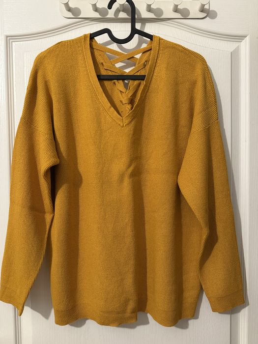Musztardowy sweter z dekoltem w serek z wiązaniem na plecach XL