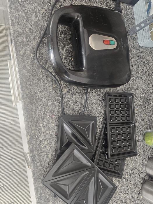 Tostadeira 3 em 1 SilverCrest - Tostas, Waffles e Grelhador (750W)