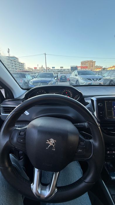 Peugeot 208 1.2 VTi Allure — fotografia 5