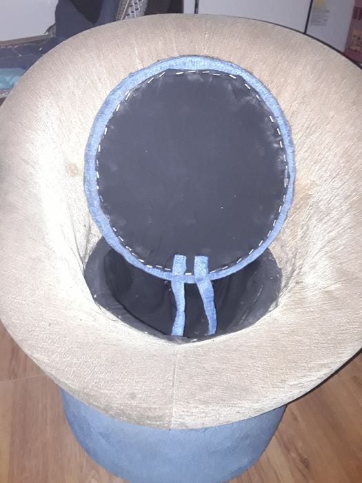 Dwie pufy z oparciem, otwierane