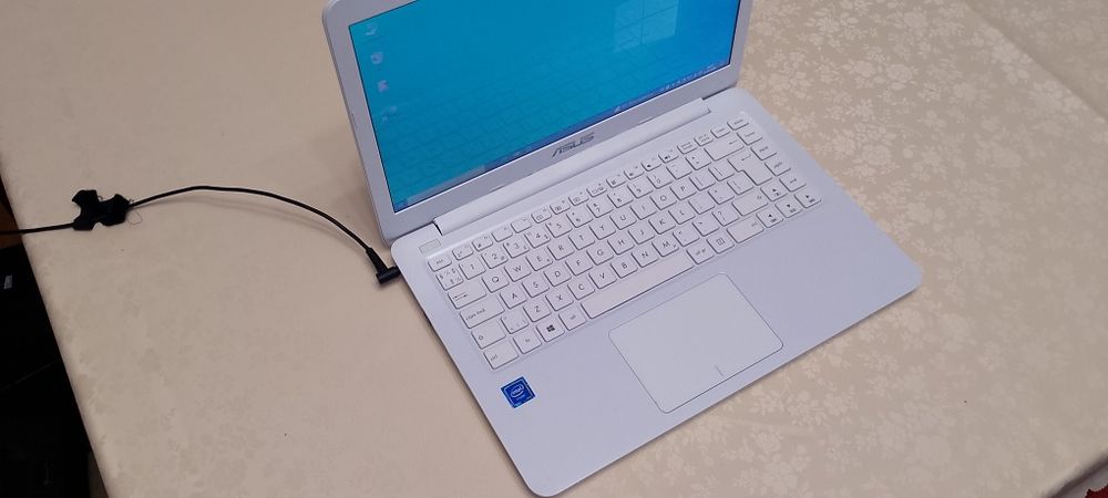 Laptop Asus E402S SSD Win10 gwarancja.