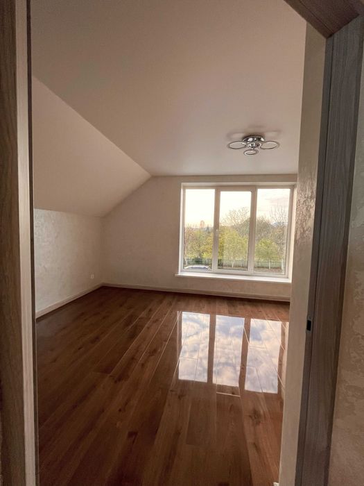 Новий чарівний будинок з гаражем, Луцьк в районі Володимирської