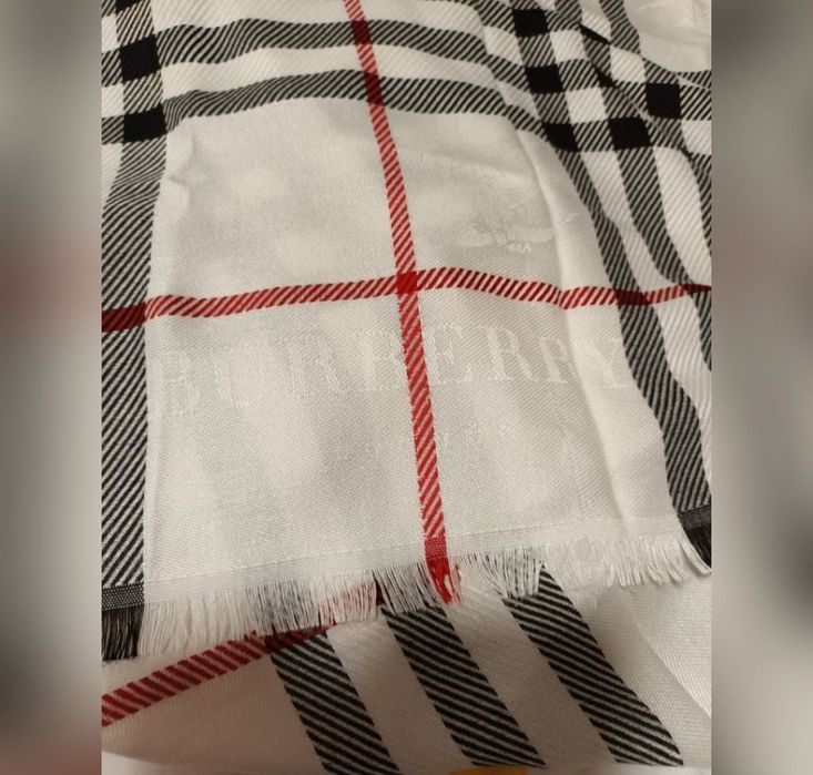 Przepiękna duża chusta Burberry