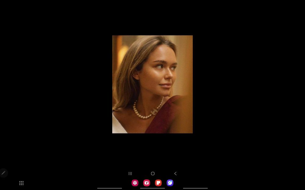 Стильное колье Chanel