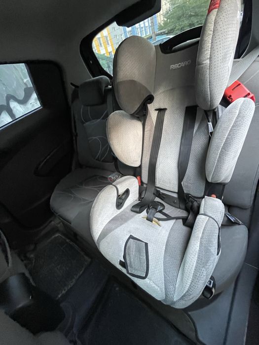 Продам автокресло Recaro young sport