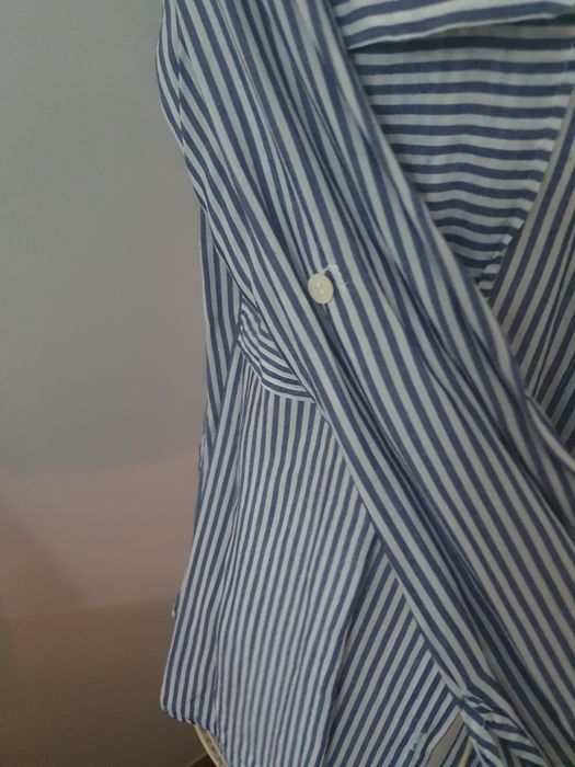 Camisa profissional azul e branca