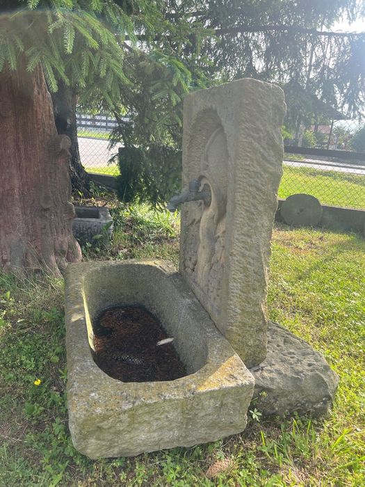 Zabytkowa Fontanna Z Piaskowca