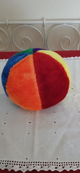 Bola peluche com som