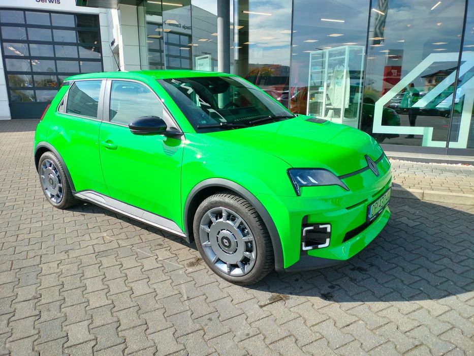 Renault 5 • 40 kWh • Pompa ciepła • Pakiet Winter • 18” • 2 Przewody • do 307 km