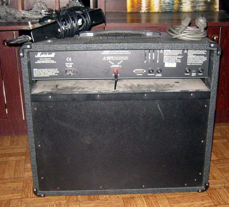 Marshall AVT100 VALVESTATE 2000 комбо гитарный усилитель, 100 Вт