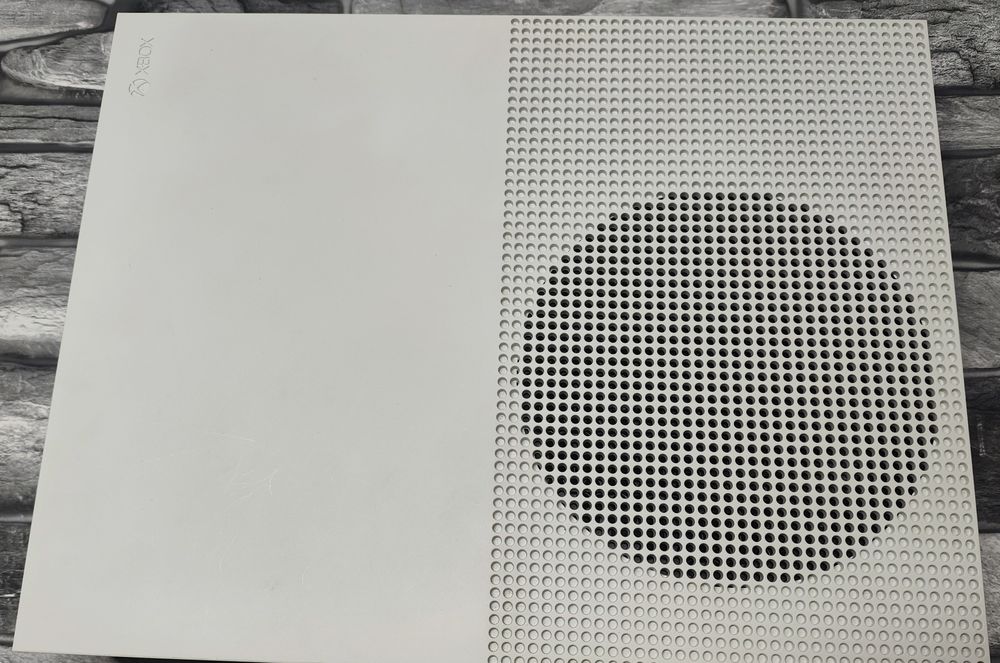 Konsola XBOX One S, 500GB + pad. Bardzo dobry stan.