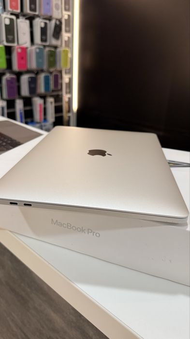 Macbook Pro 13 2020 256 Gb i5 8 Gb Silver