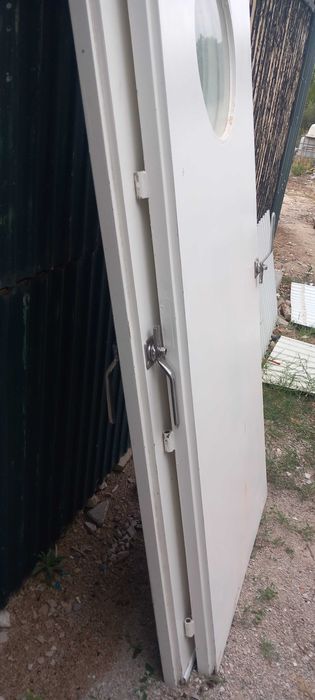 Portas em ferro branco