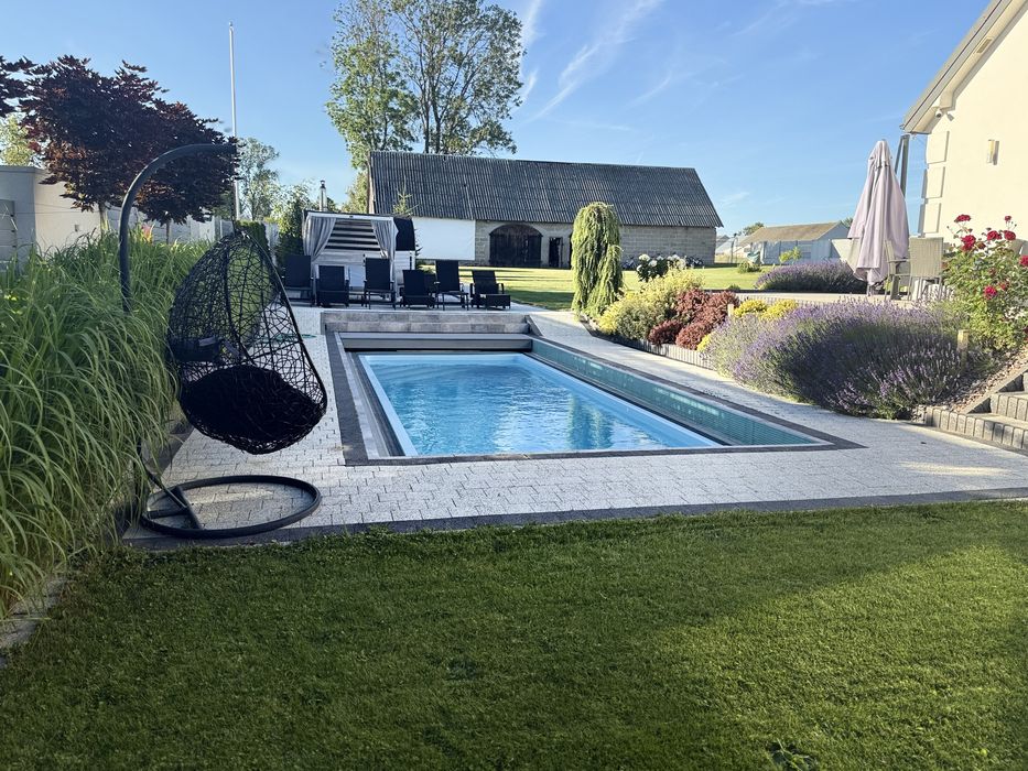 Dom z basenem na wynajem