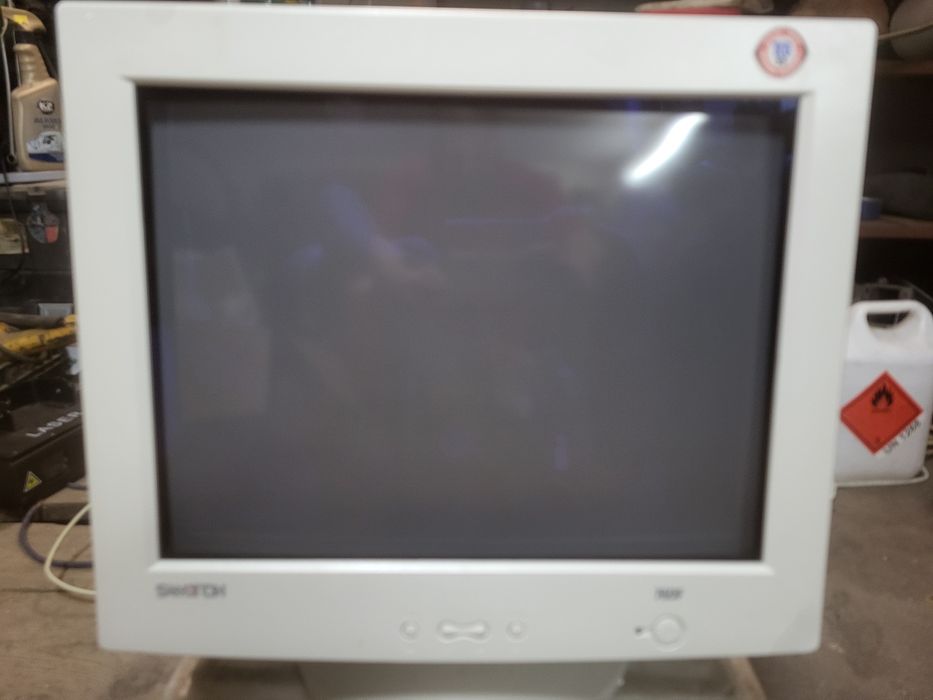 Monitor komputerowy Samtron 76DF dedykowany do gier  retro