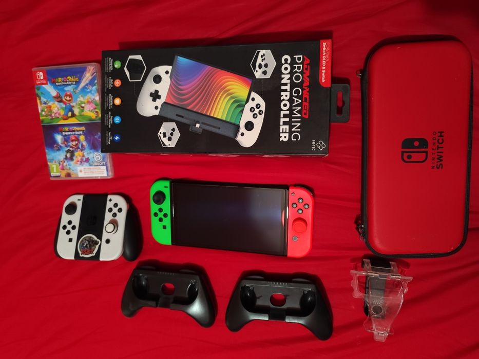 Consola Nintendo Switch OLED + 2 jogos + acessórios