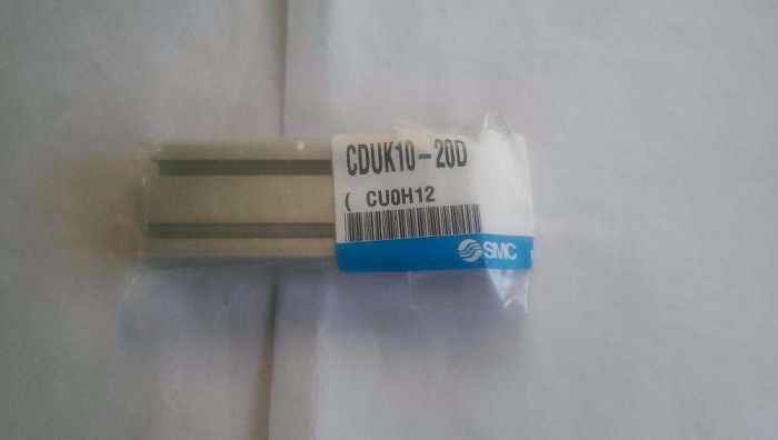 Cilindro pneumático CDUK10-20D novo.
