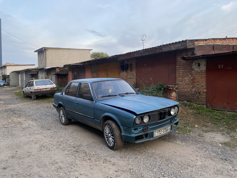 Продам BMW E30 316I