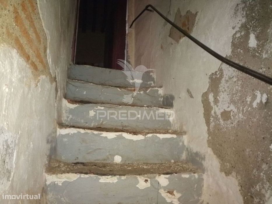 Moradia T6 para reconstrução no coração do Alandroal — com vista ma...