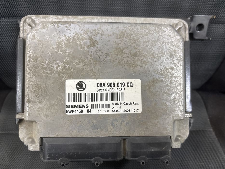 Блок керування двигуном Skoda Octavia 1,6 AKL 06A906019CQ, 5WP4458