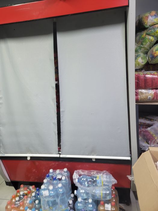 Холодильник для продуктів, працює