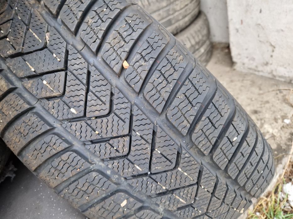 Opony zimowe Pirelli 245/45R18 100V 6,5mm 3szt 20r.