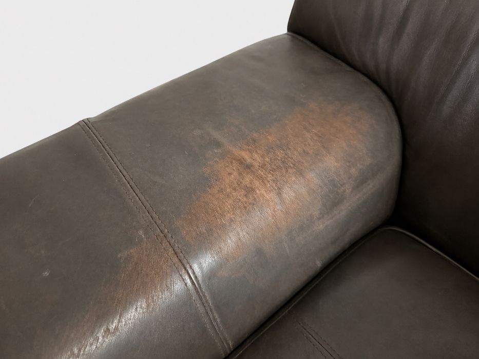 Sofá IKEA em pele castanha – 3 lugares