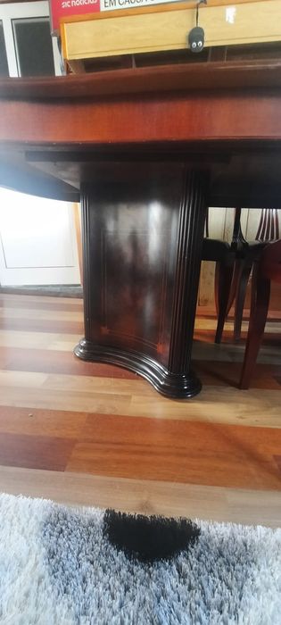 Mesa e 6 cadeiras em cerejeira